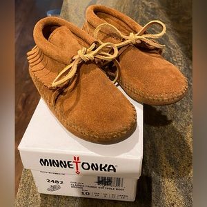 MINNETONKA CLASSIC FRINGE MOCCASIN Softsole Boot - Child’s Sz 10 Brown